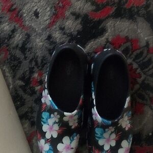 Floral Kids Slippers - Black and Blue